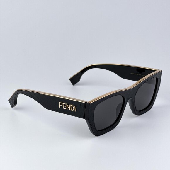 Fendi LEATHER LIMITED EDITION FE40126I 01A Women NEW AUTHENTIC Sunglasses Square - Picture 4 of 9